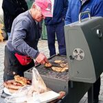 gebrutzelt wurde auch... und Bier wurde fast schneller alle - als der Redefluss